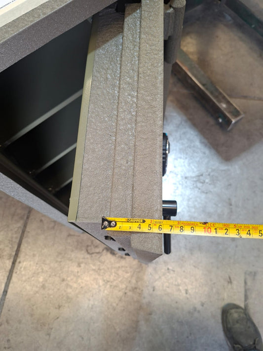 ANTICIPO CAJA FUERTE USO GENERAL UG-90x45 REFORZADA EN UNA PULGADA EXTRA DE ACEROO A 36 CON CAJA INTERIOR DIGITAL